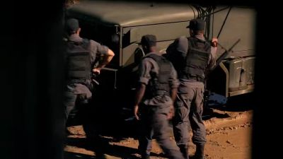 [MEN SPEAKING IN SPANISH] - Prison Break