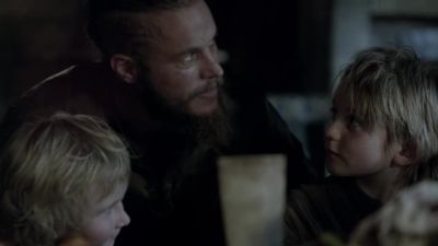 (Men yell and scream)
(Weapons clank and slice) - Vikings