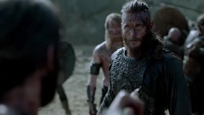 (Men yell and scream)
(Weapons clank and slice) - Vikings