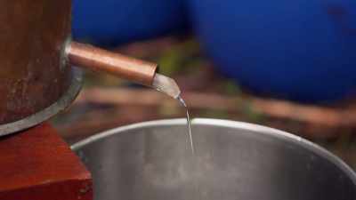  [mena] it's a tangerine
  quartz. - Moonshiners: Master Distiller