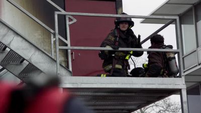 - Mercer, vent the smoke room! - Chicago Fire