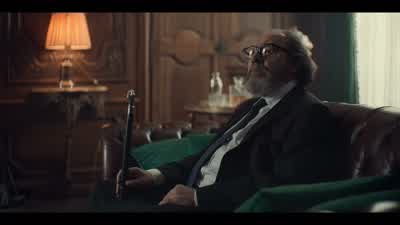 Merci. - Tu m'expliques? - Non, toi, explique-moi. Ça vient de tomber sur Twitter. - Lupin