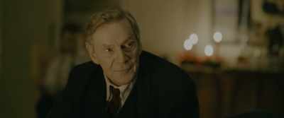 Merry Christmas, everybody.
- Well, I never! - Into the Darkness
