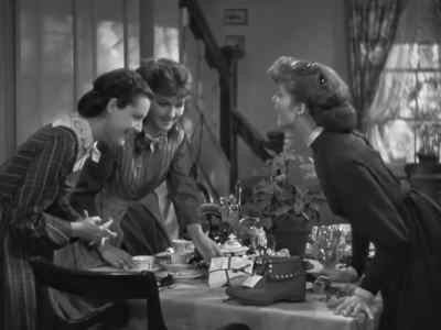 - Merry Christmas, Hannah.
- Merry Christmas! - Little Women