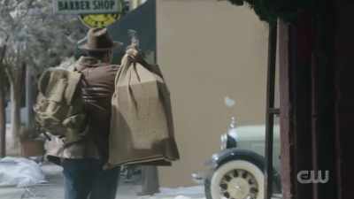 - Merry Christmas!
Hey, hey, wait! Wait! - The Waltons' Homecoming