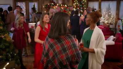 - Merry Christmas!
- (laughing) - Meet Me Under the Mistletoe