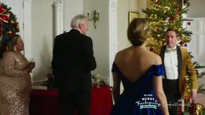 -Merry Christmas!
-[peaceful music playing] - A Royal Corgi Christmas