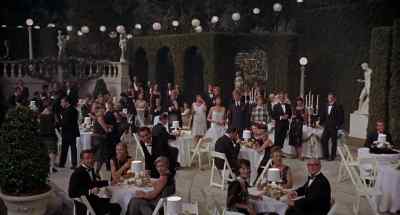 Mesdames et messieurs,
attention s'il vous plait. - Thoroughly Modern Millie