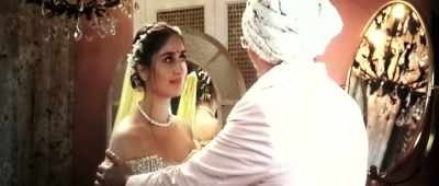 "Mesmerize with your eyes, unleash
your desire hidden inside." - Veere Di Wedding