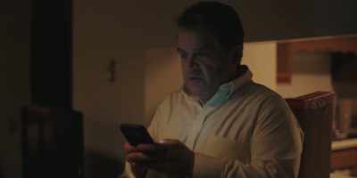 (message tone beeps) - I Love My Dad