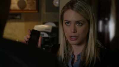 Messages left on the phone
are to be returned - The Blacklist: Redemption