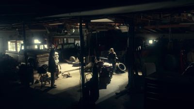 [Metal clinking] - Fear the Walking Dead