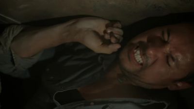 - (METAL CREAKING)
- (STRAINING) - Fear the Walking Dead