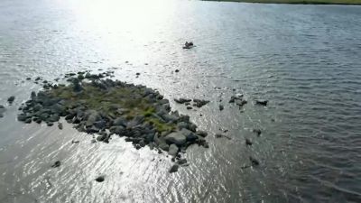     [metal detector beeping] - Expedition Unknown