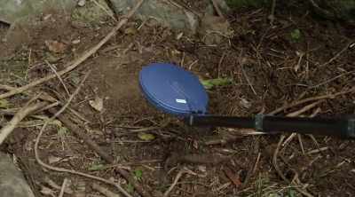 [metal detector signal wavering] - Lost Gold of World War II