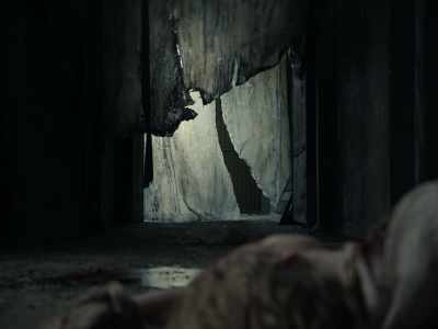 (metal door clanging) - Piggy