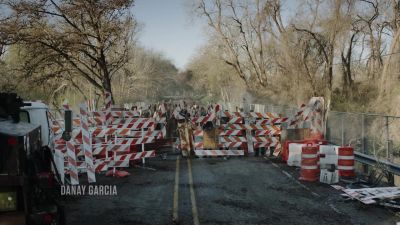 [Metal signs clanking] - Fear the Walking Dead