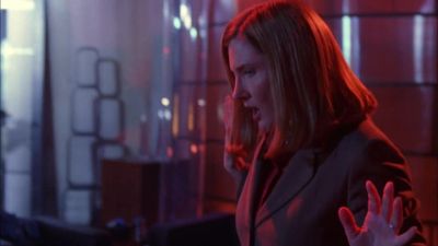 Metropolis p.D., nobody move!
Hands where I can see them! - Smallville