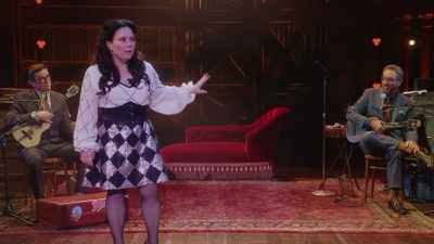 Mi-a prezentat aceste documentare
pe care le-am studiat. - Alex Borstein: Corsets & Clown Suits