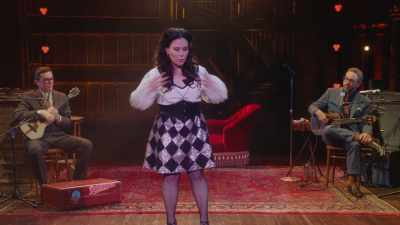 Mi-am pus extensii, gene, - Alex Borstein: Corsets & Clown Suits