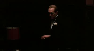 - मी ते हे काम कोण देऊ नये? - The Godfather