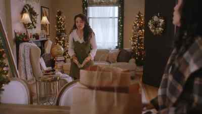 - Mia!
- Look, I can't be - Unwrapping Christmas: Mia's Prince