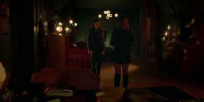 - Mia, look, I
know you're upset, - Vampire Academy
