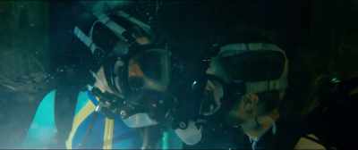 -[Mia] That's so cool!
-[Sasha laughs] - 47 Meters Down: Uncaged