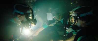 [Mia] We can do this, Alexa.
It's going to be okay. - 47 Meters Down: Uncaged