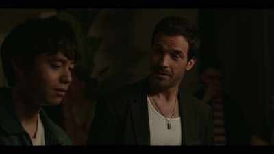 - Mia. You're hooking up shows?
- No. - Neon