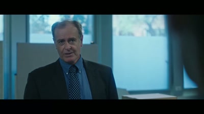 [Michael] Hey.
Get him on his side. - Last King of the Cross
