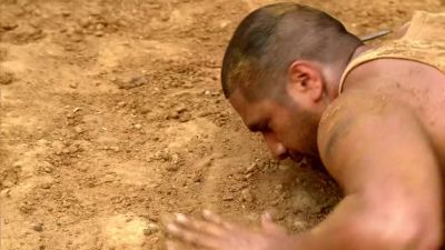 MICHAEL: It's over.
INMATE 1 : Finish him. - Prison Break