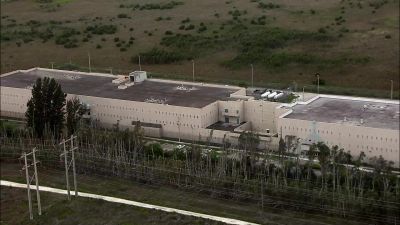 [ Michael Narrating ]
Going to prison is always
a possibility for an operative. - Burn Notice