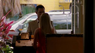 [ Michael Narrating ]
When a pro plans an ambush, - Burn Notice