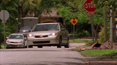 [ Michael Narrating ]
When faced with a superior
force, you can do two things-- - Burn Notice