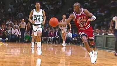 Michael on a breakaway. For the two! - The Last Dance