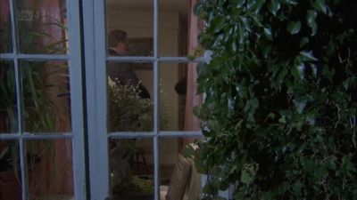 Michael? Police! Check upstairs. - Midsomer Murders
