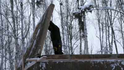 MICHAEL: There we go.
Just like that. - Life Below Zero: Next Generation