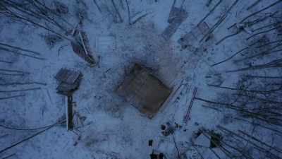 MICHAEL: This
floor is too long. - Life Below Zero: Next Generation