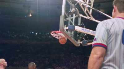 Michael, two seconds
to shoot over Houston. Got it! - The Last Dance
