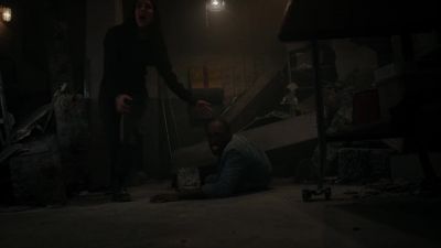 -Michaela!
-My leg! - Manifest