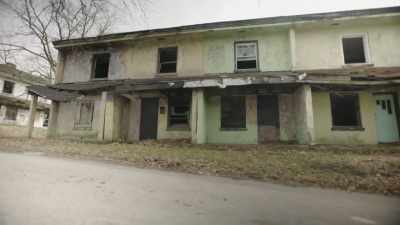 [Michele] This is a place
that really looks like
it has seen better days. - Mysteries of the Abandoned
