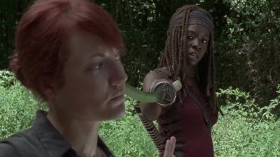 MICHONNE: Drop it. - The Walking Dead