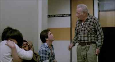 - Mick, help Dawnie out, Mate.
- Yeah, yeah. - Tim