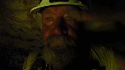 (MICK SIGHS) - Outback Opal Hunters