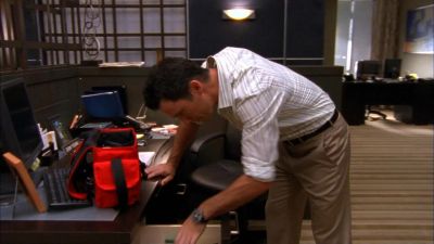 [ Microwave Beeping ]
Water's ready. - Burn Notice