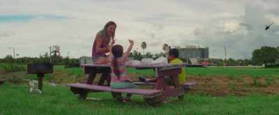 -Middle finger! - The Florida Project