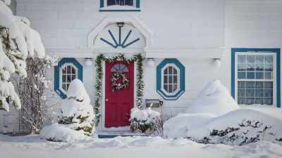 (midtempo instrumental music) - Christmas 9 to 5