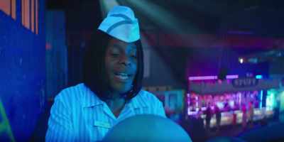 Might be hard because
I've got these balls here. - Good Burger 2