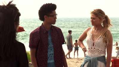 Might be some clues down there, - Marvel's Runaways